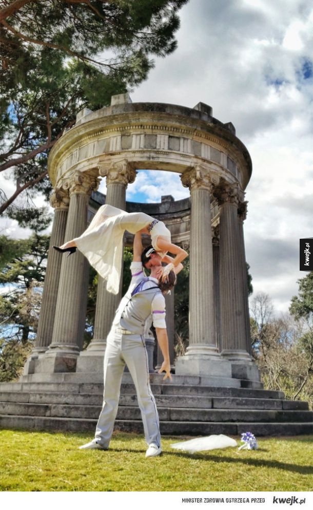 Para akrobatów przemierzyła świat i wzięła ślub w 38 różnych krajach!