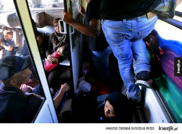 Imigranci, którzy pociągami pokonują drogę do Europy