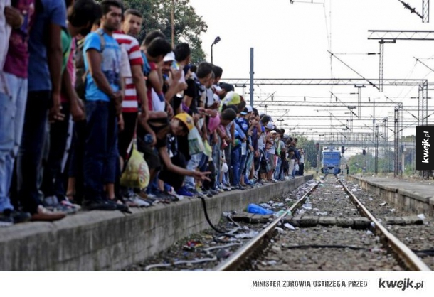 Imigranci, którzy pociągami pokonują drogę do Europy