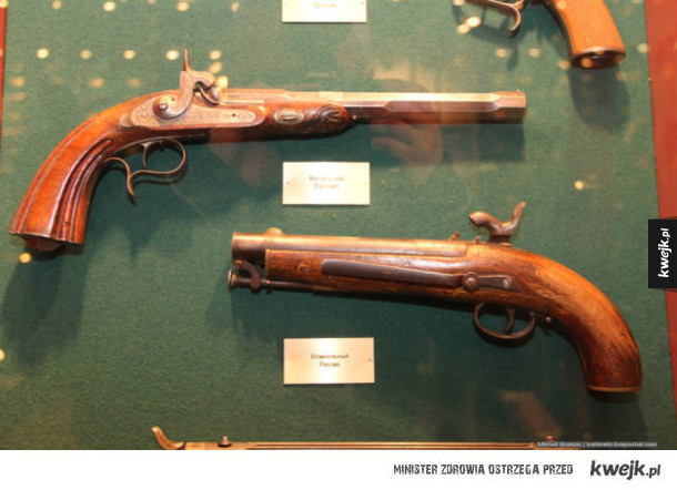 Wystawa skonfiskowanej broni