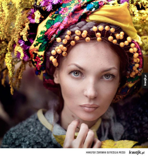Portrety kobiet w tradycyjnych ukraińskich nakryciach głowy