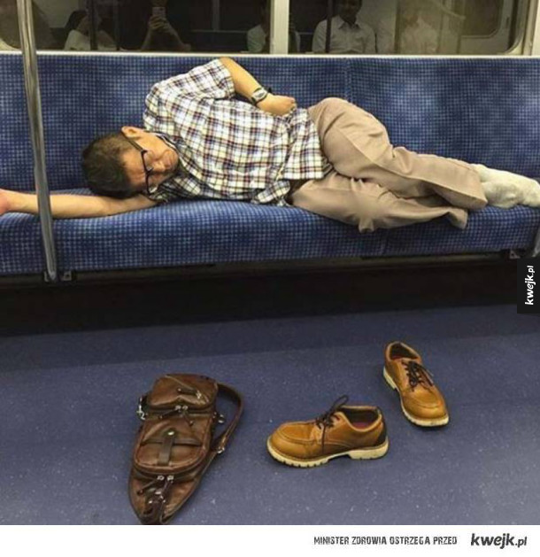 Pijani japońscy biznesmani zasną dosłownie wszędzie