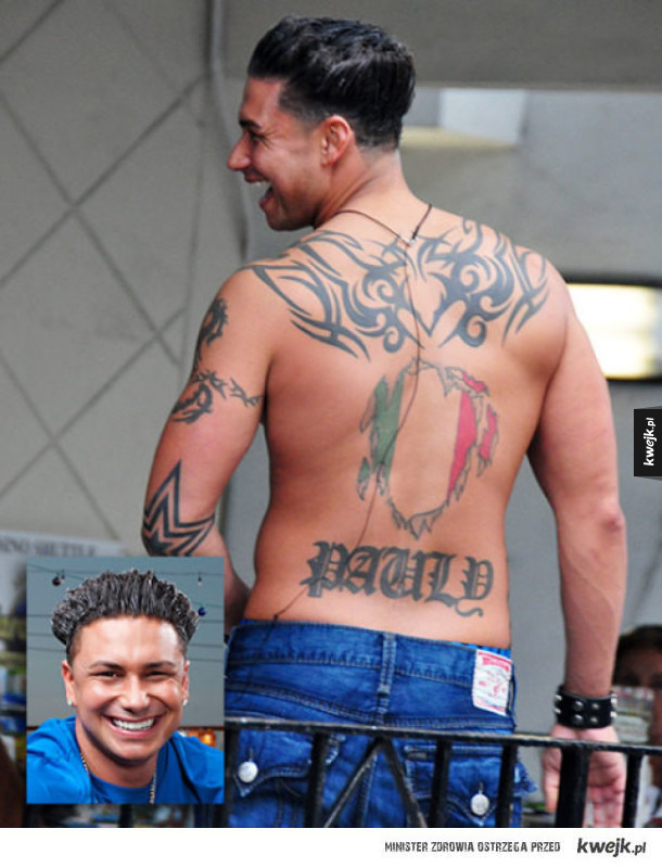 Gorące chłopaki z tatuażami na plecach