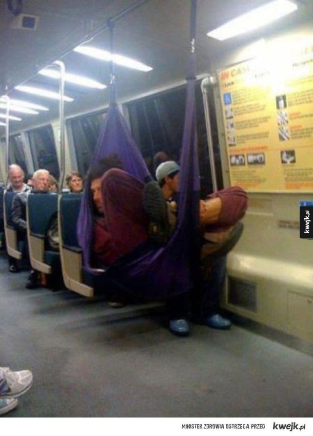 Transport publiczny przyciąga oryginalnych ludzi...