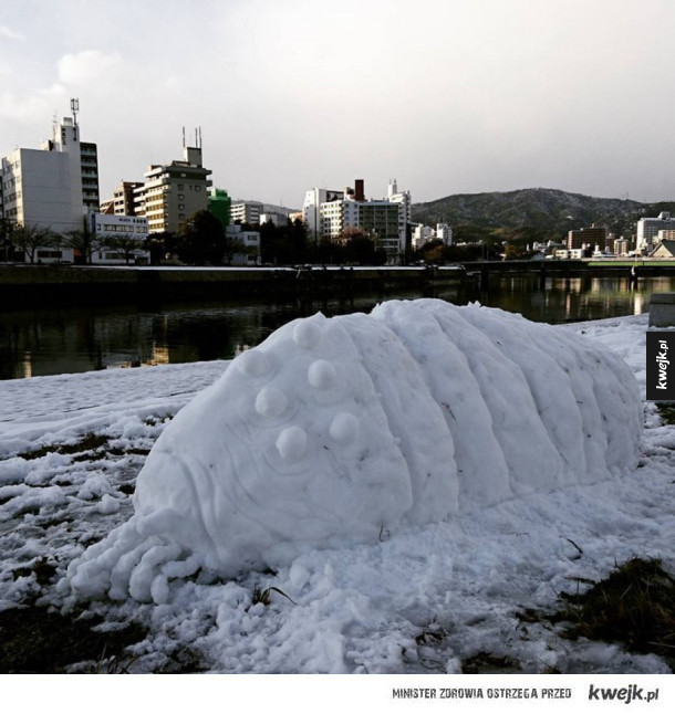 Takie rzeczy tylko w Japonii. Przedziwne bałwany ze śniegu wygrywają dziś internet