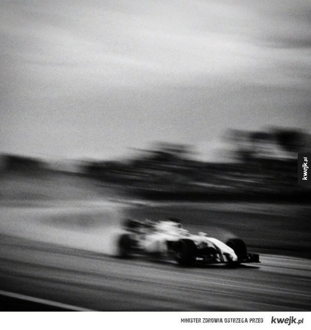 Relacja z wyścigów F1 wykonana 104 letnim aparatem