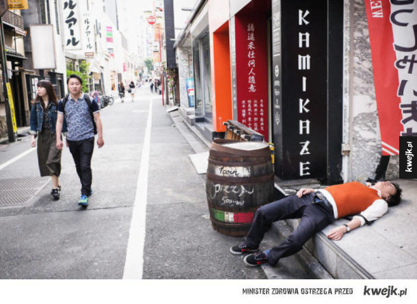Pijani Japończycy zasną dosłownie wszędzie