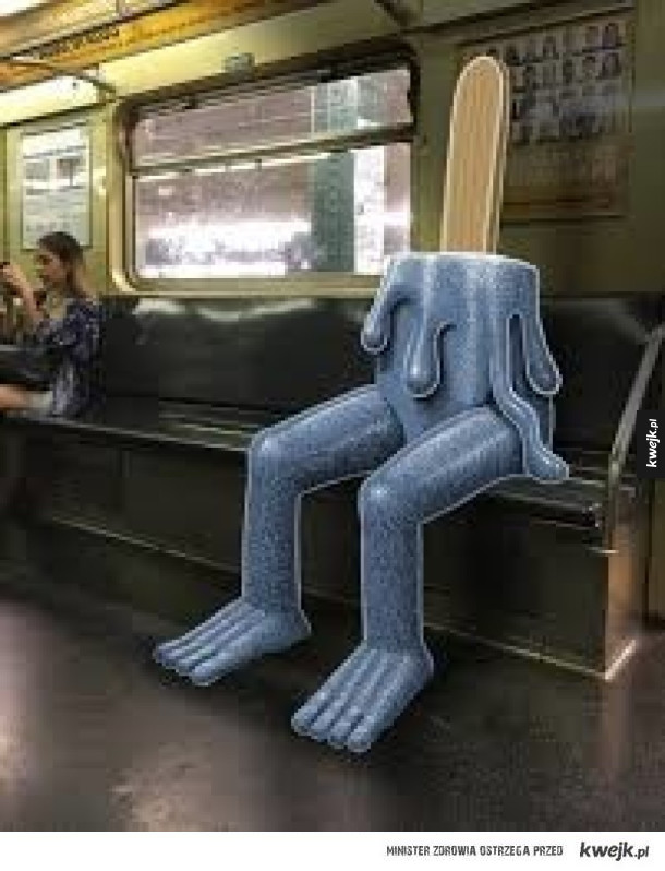 Artysta Ben Rubin dodaje zabawne potworki do podróżujących ludzi w metrze