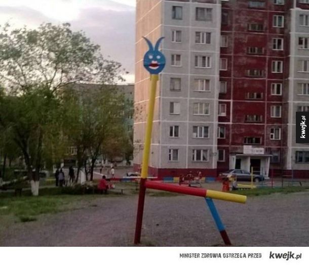Nawet place zabaw w Rosji są dziwne i przerażające