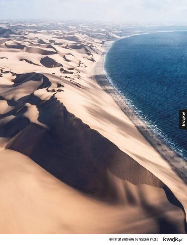 Pustynia Namib spotyka się z Oceanem Atlantyckim