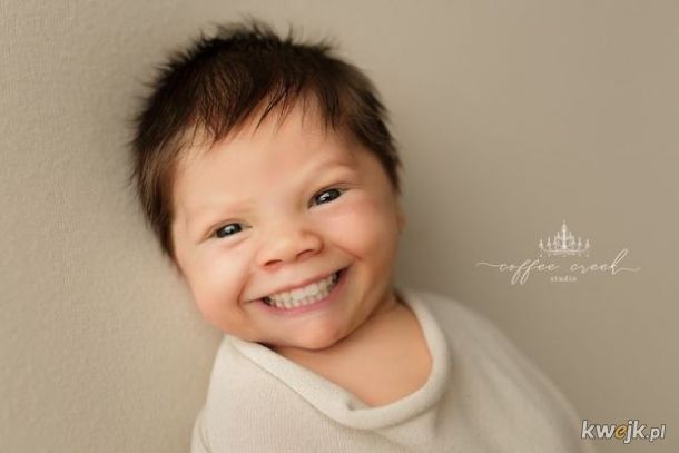 Fotograf dodaje niemowlakom zęby dorosłych i efekt jest co najmniej... dziwny