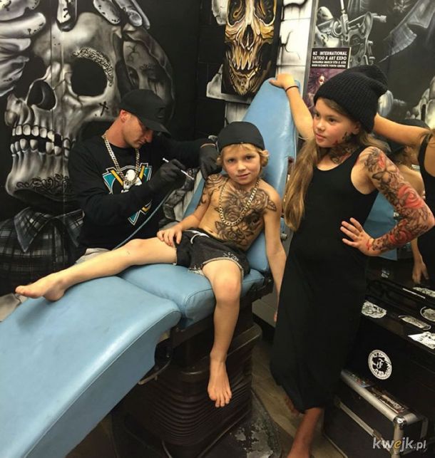Tatuażysta z Nowej Zelandii robi fejkowe super tatuaże dzieciom przewlekle hospitalizowanym