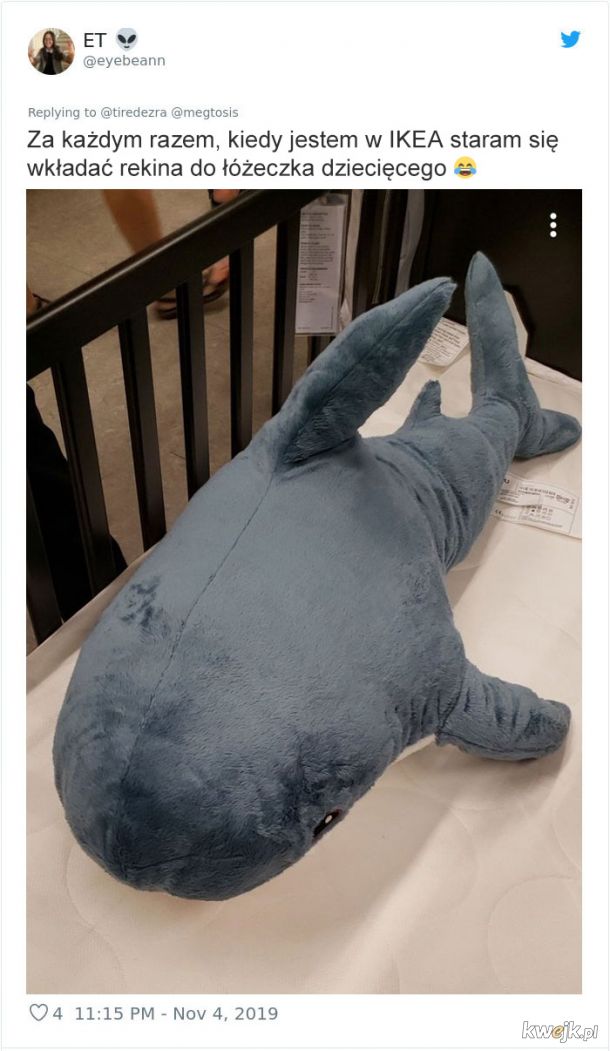 Ktoś chowa pluszowe rekiny po całej Ikei, a ludzie próbują je znaleźć