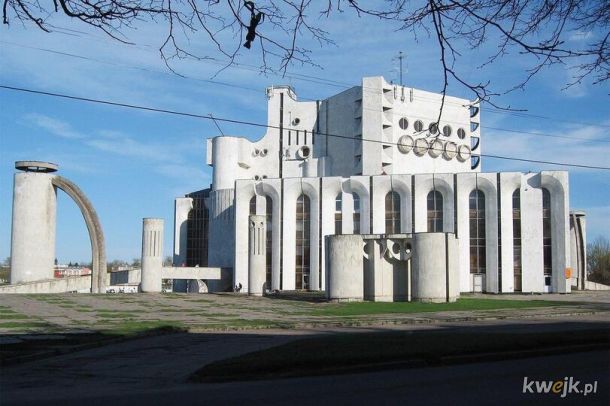 Radziecka architektura modernistyczna - w założeniach miała być piękna i jak z filmu scifi o bogatej przyszłości . Jak wyszło? Oceńcie sami.