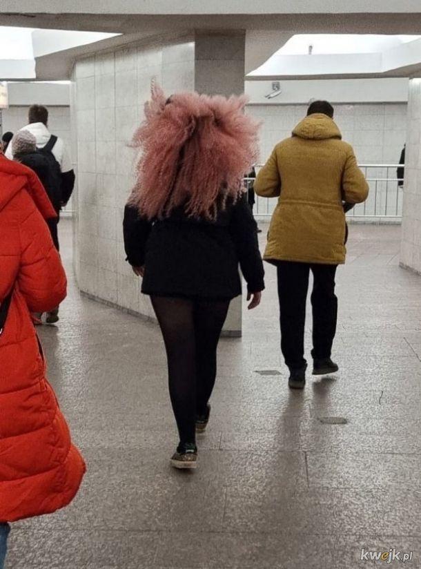 Stylowi ludzie mają styl w Ruskim Metrze w Moskwie, obrazek 13