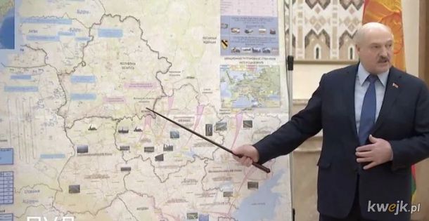 Debil Putaszenko prezentuje mape ze strzalkami wskazujacymi na inwazje Transnistrii (Moldawii)