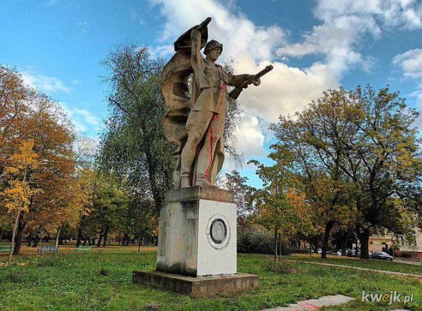 Czesi domalowali brakujący element na pomniku radzieckiego "wyzwoliciela" w Litomierzycach.