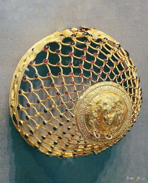 Grecka siatka na włosy z granatami i medalionem z Meduzą