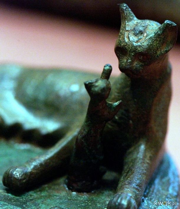 Staroegipska figurka z brązu