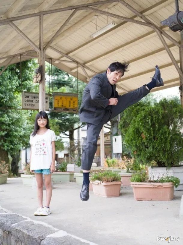 Japońscy tatowie skaczą koło ich japońskich córek. W Japonii., obrazek 4