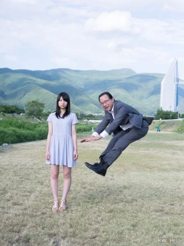 Japońscy tatowie skaczą koło ich japońskich córek. W Japonii., obrazek 2