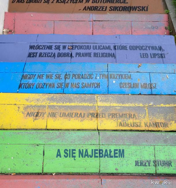 Cytaty wielkich Krakowian na schodach Krakowskiego Podgórza