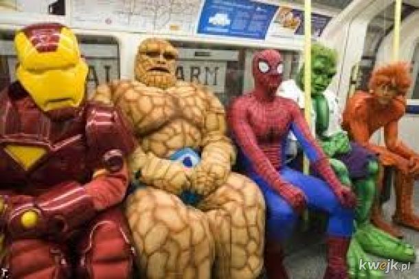 Ludzie spotkani w metrze.