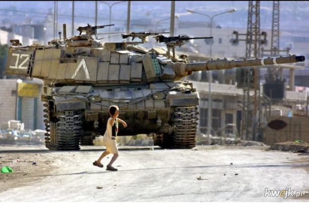 Chłopiec vs czołg okupanta. Zachodni brzeg 2004 rok