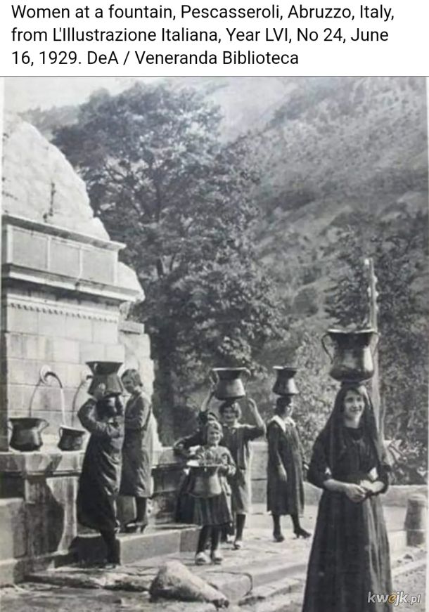 Pescaseroli Włochy 1929 kobiety noszą wodę w stylu afrykańskim