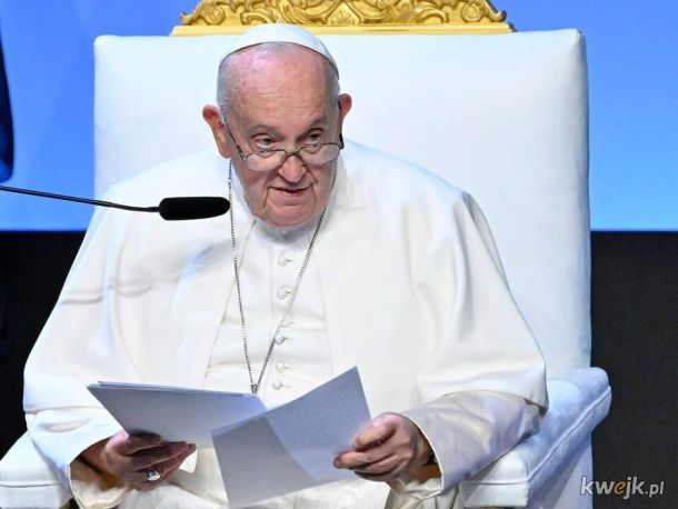 Nie było jeszcze papieża, który by w tak ekspresowym tempie niszczył autorytet Kościoła i Papiestwa.