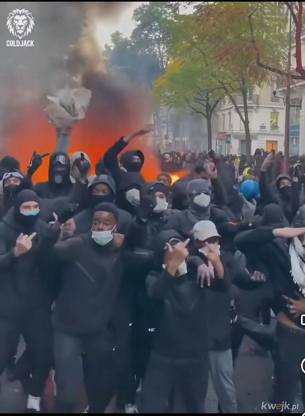 Zwracam honor temu co w komentarzach pisał że to biali studenci protestują przeciwko rosnącym kosztom życia, to zdjęcie bezapelacyjnie to potwierdza