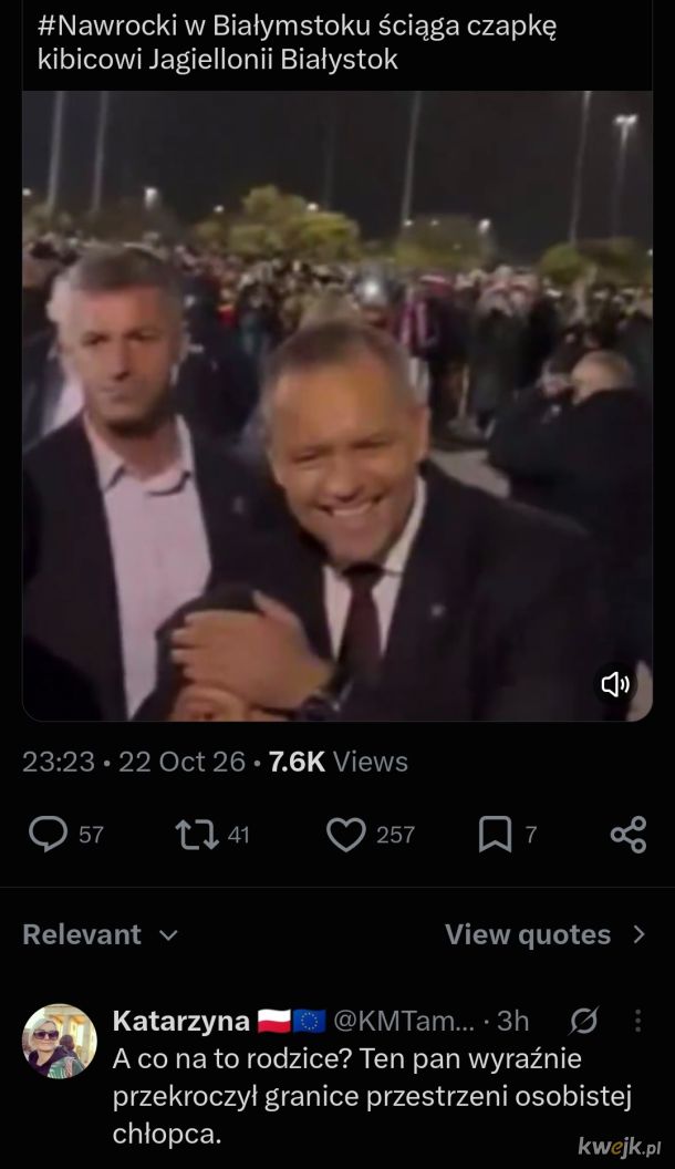 Lubieżny wetofil obmacuje dziecko